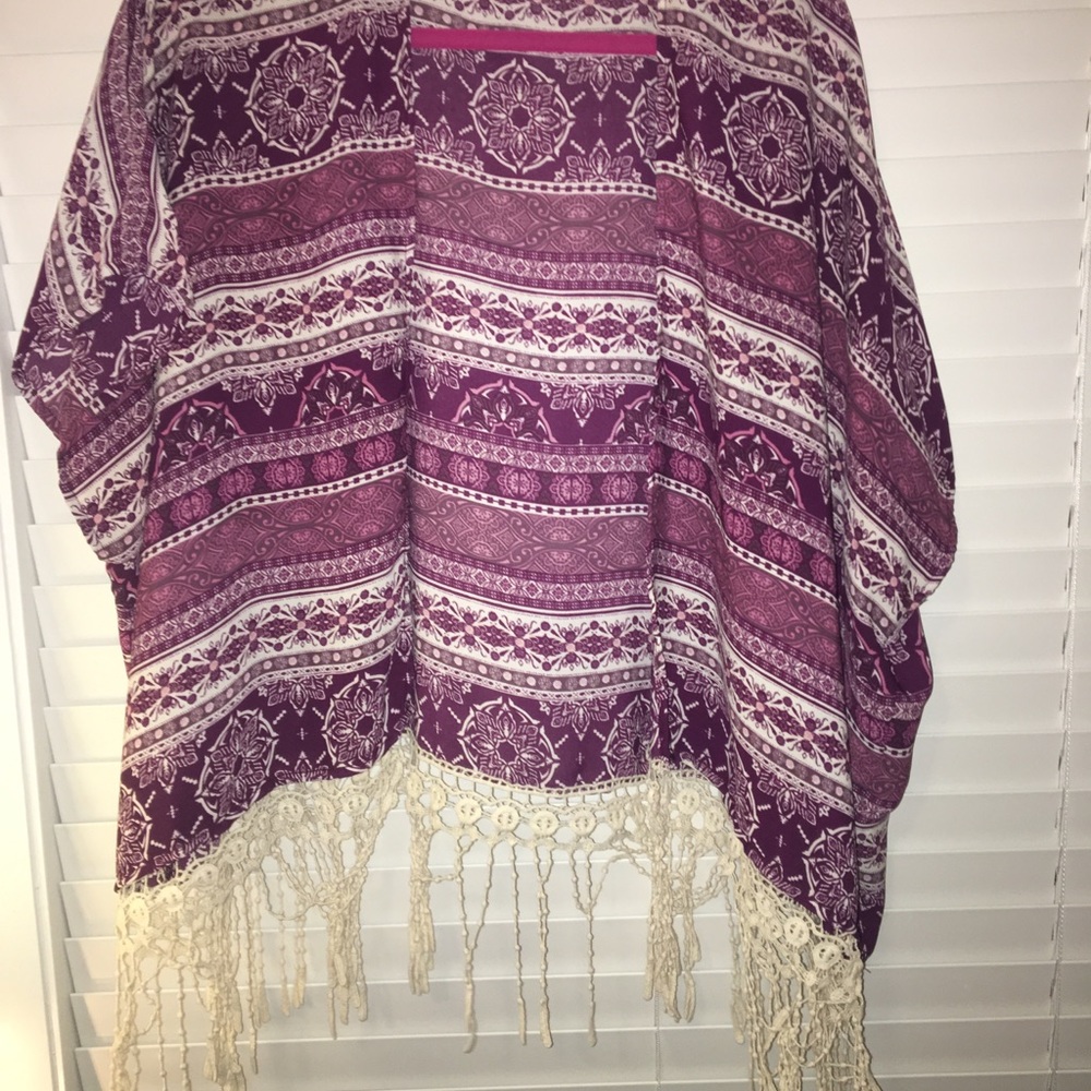 Short sleeved Purple & White Kimono with Fringe!